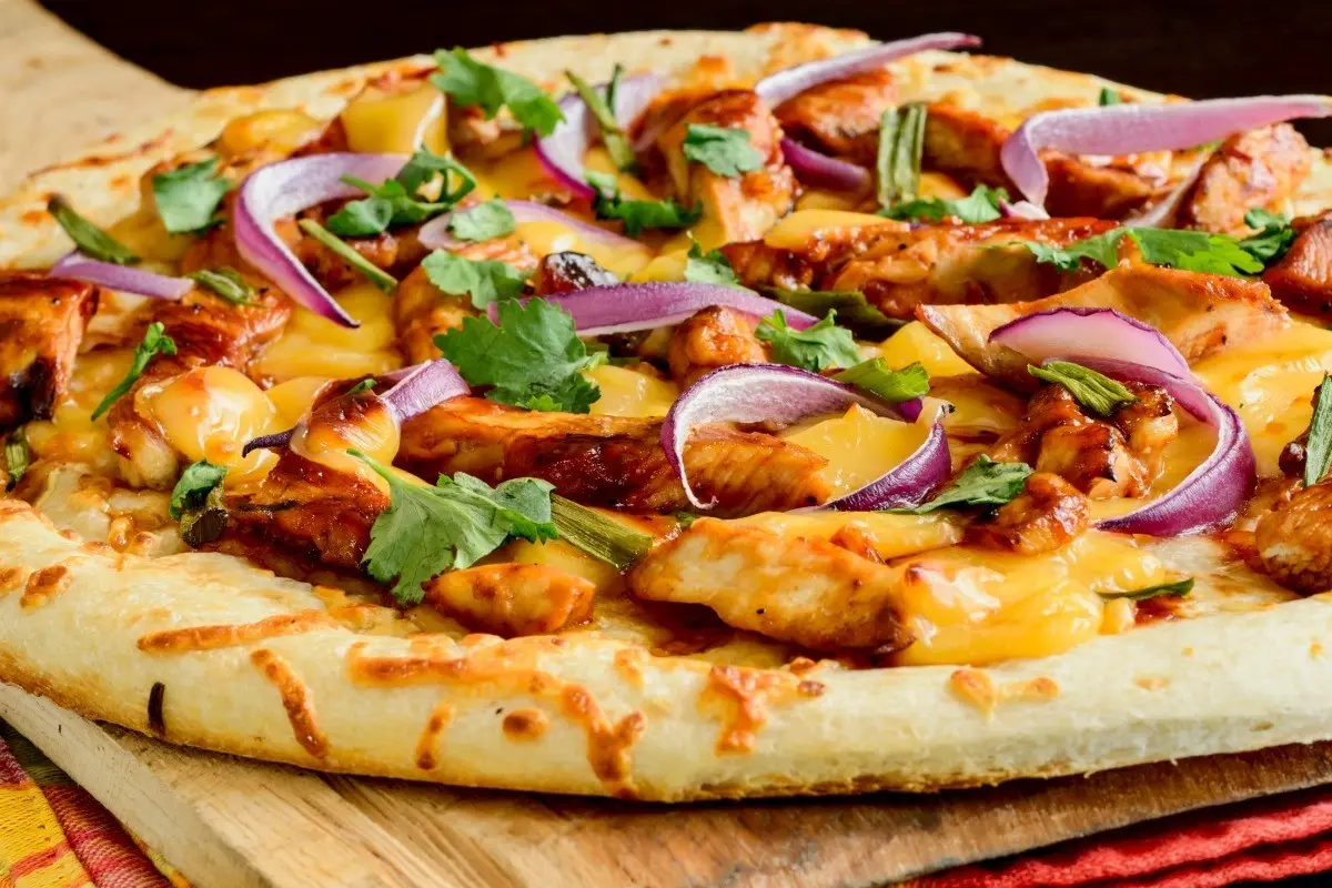Cách Làm Pizza Tại Nhà Giòn Rụm – Công Thức Chuẩn Như Nhà Hàng