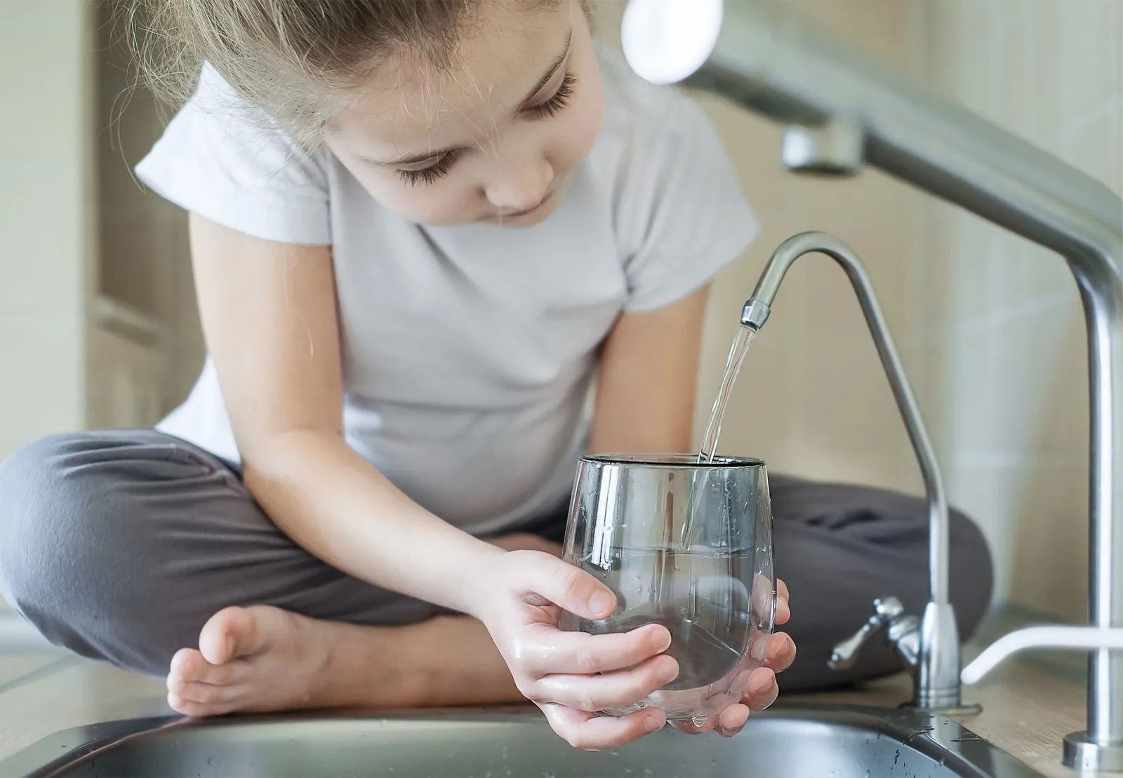 Bạn Đã Sử Dụng Máy Lọc Nước Đúng Cách? Bí Quyết Giữ Máy Luôn Sạch Và Hiệu Quả