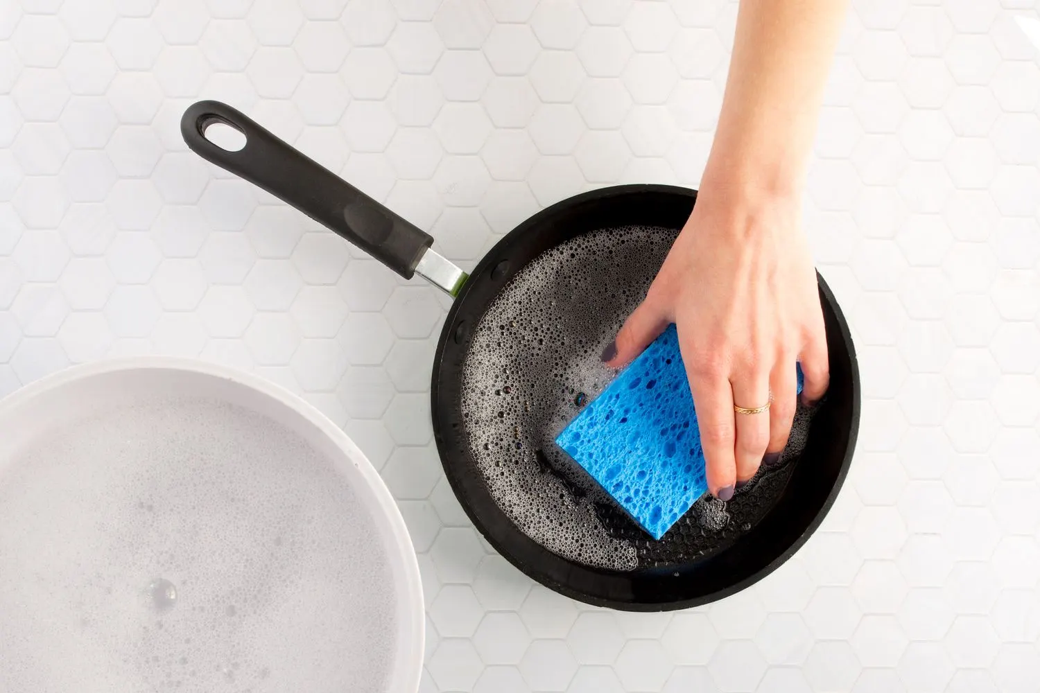 Hướng Dẫn Sử Dụng & Bảo Quản Chảo Chống Dính Đúng Cách – Tránh Gây Hại Sức Khỏe
