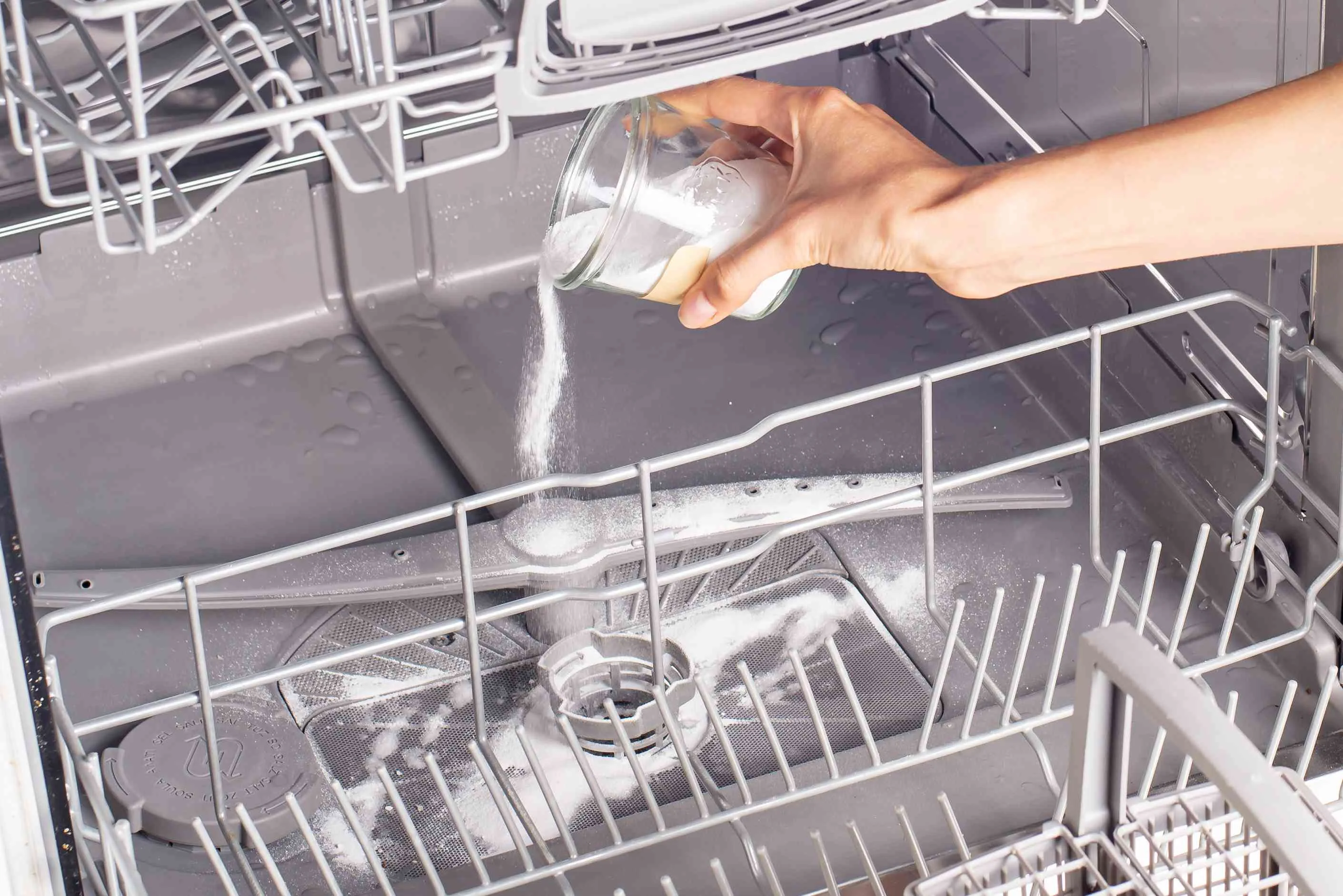 Máy rửa bát có thực sự sạch? Những sai lầm khiến bát đĩa không sạch