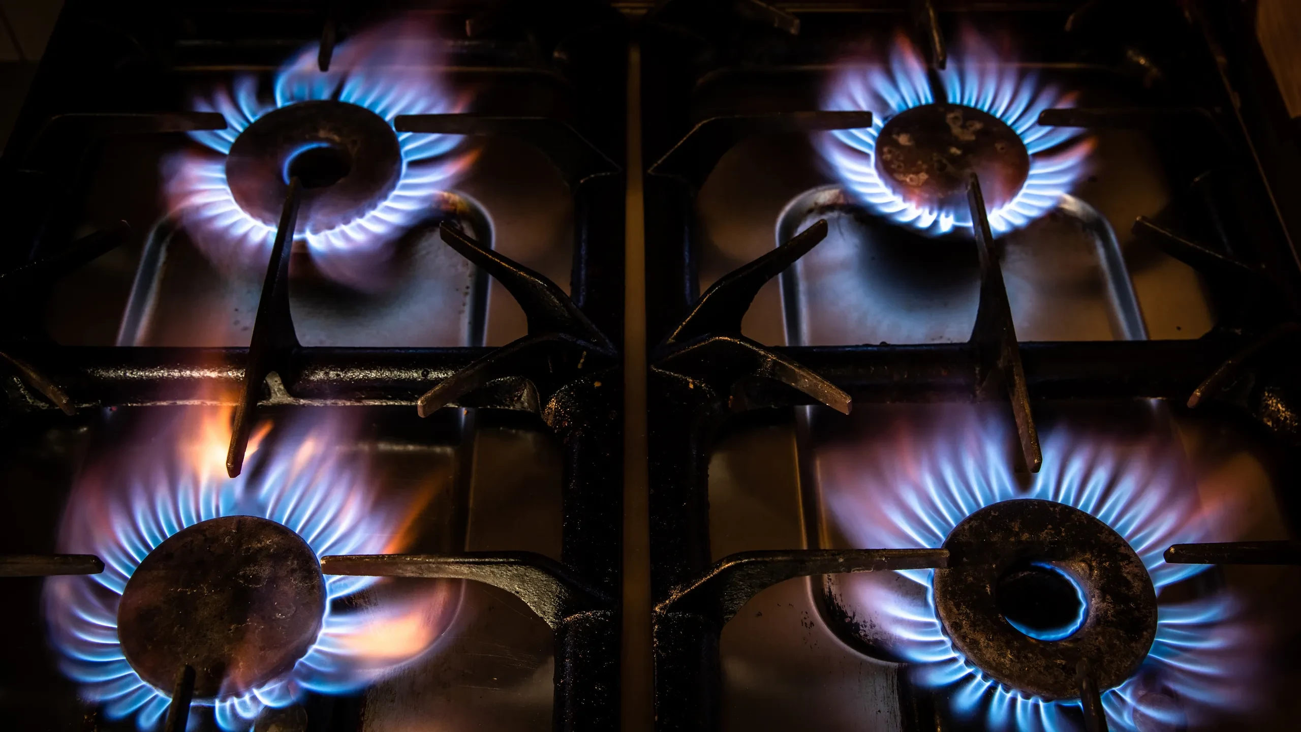 So sánh bếp từ và bếp gas: Lựa chọn phù hợp nhất cho gian bếp
